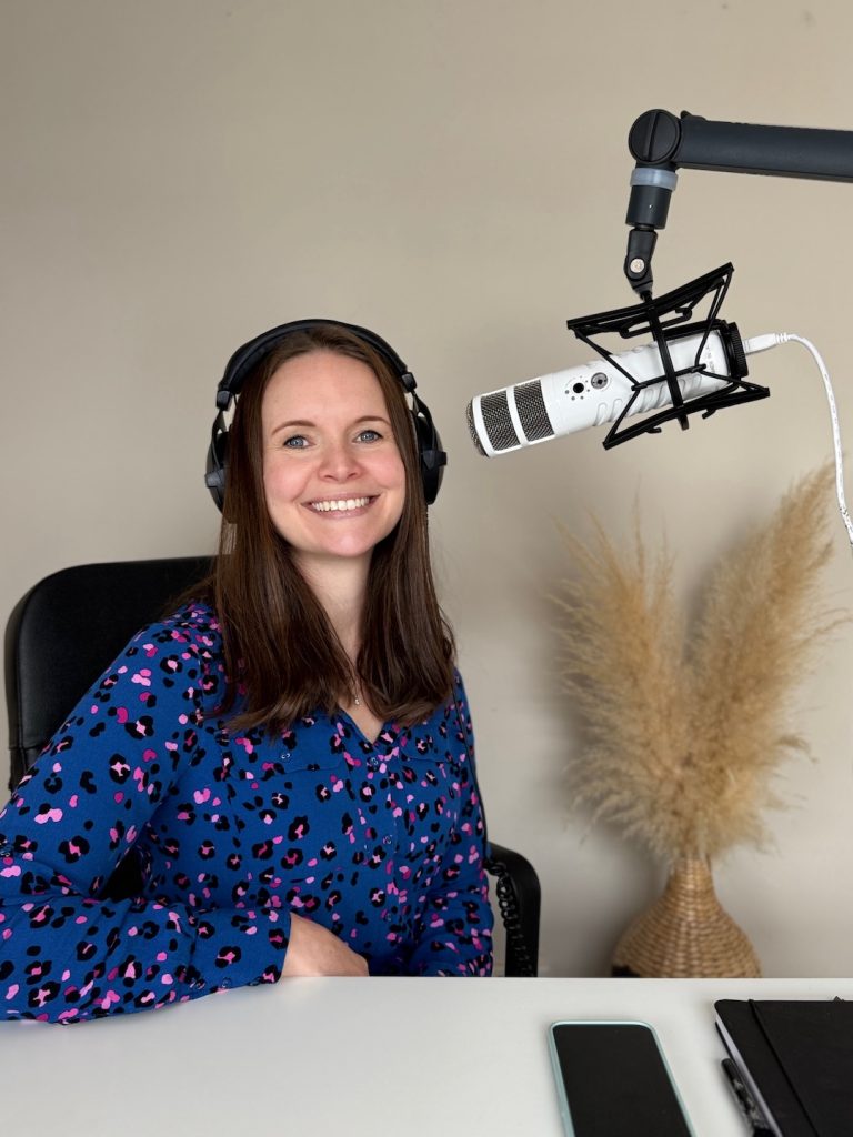 JULES MAYNE UK FEMALE VOICEOVER ARTIST